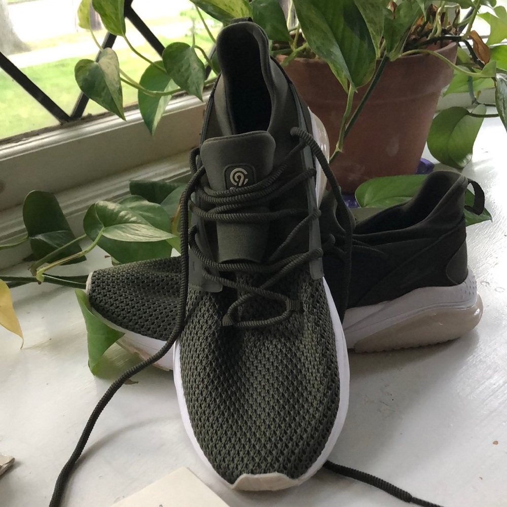 CHAMPION hunter green cushion fit sneakers